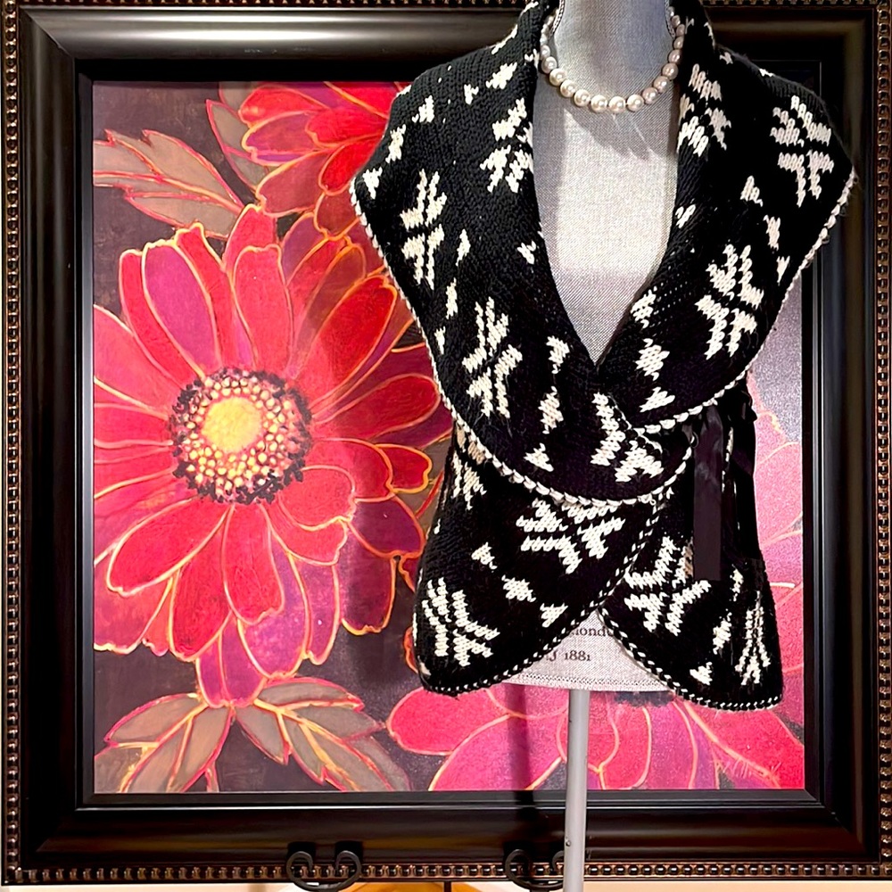 Striking Sweater Vest | B&W with satin ties 🎀